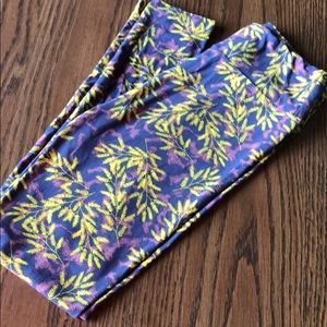 New LuLaRoe Leggings Vikings colors!